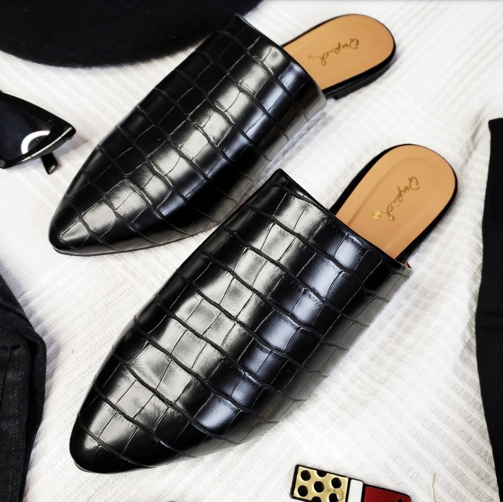 🆕️//The Marcy// black crocodile pattern mule flat - Picture 2 of 4